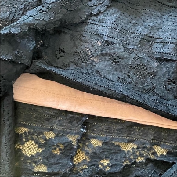 H&M lace midi pencil skirt. Small - Picture 10 of 13